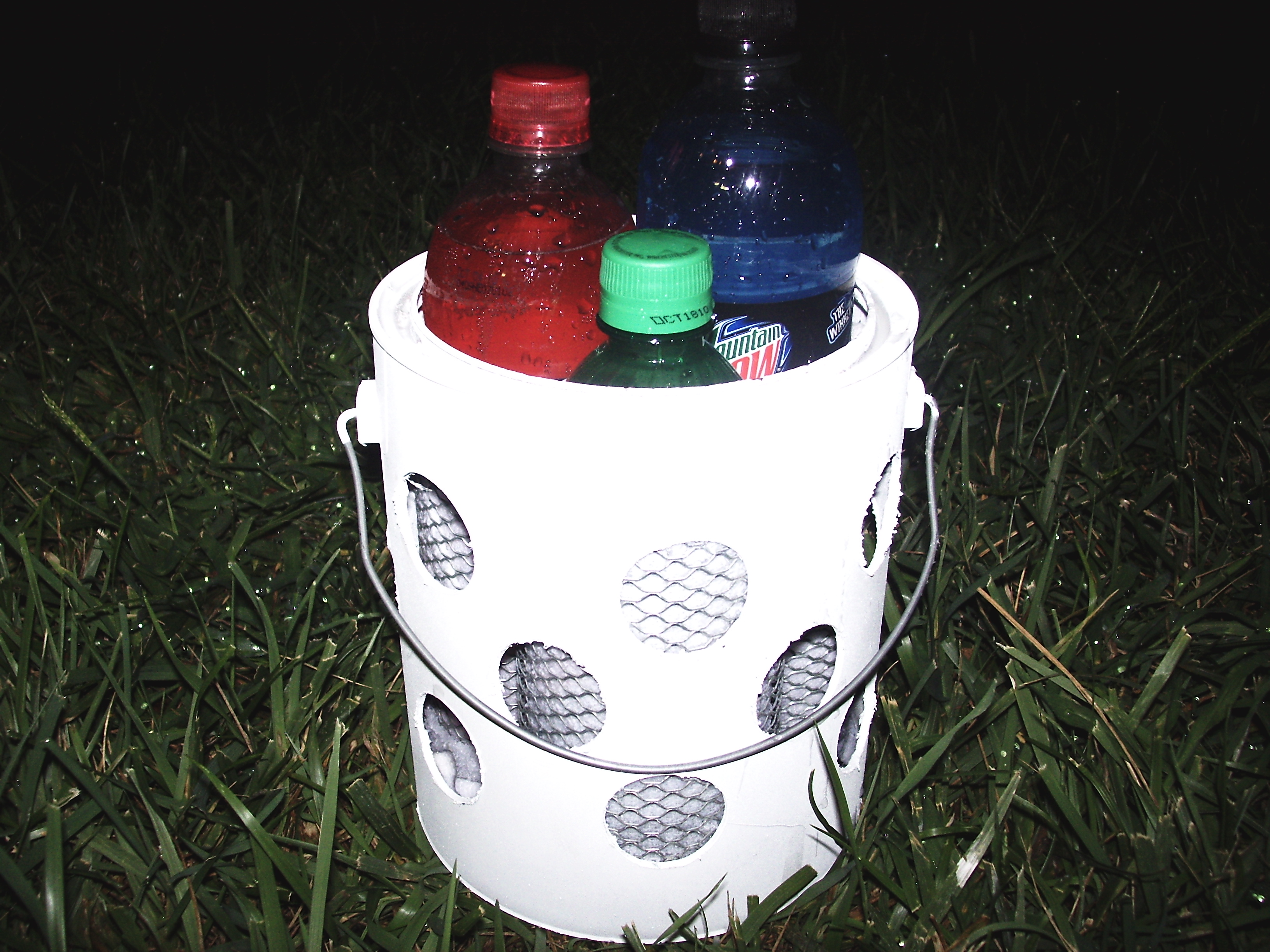 Dew Bucket : Evaporative Drink Cooler