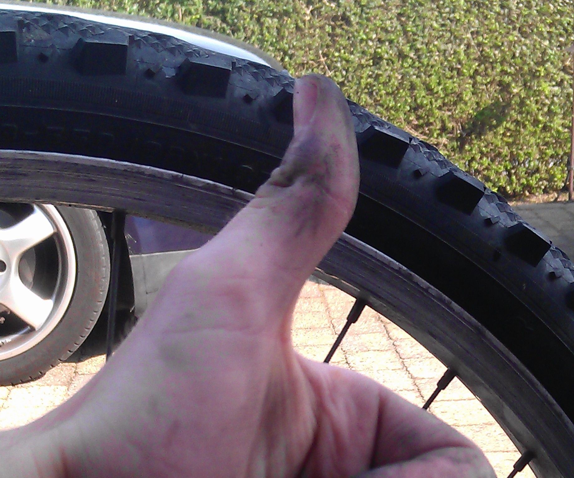 How to EASY Find a Hole in a Flat Tire