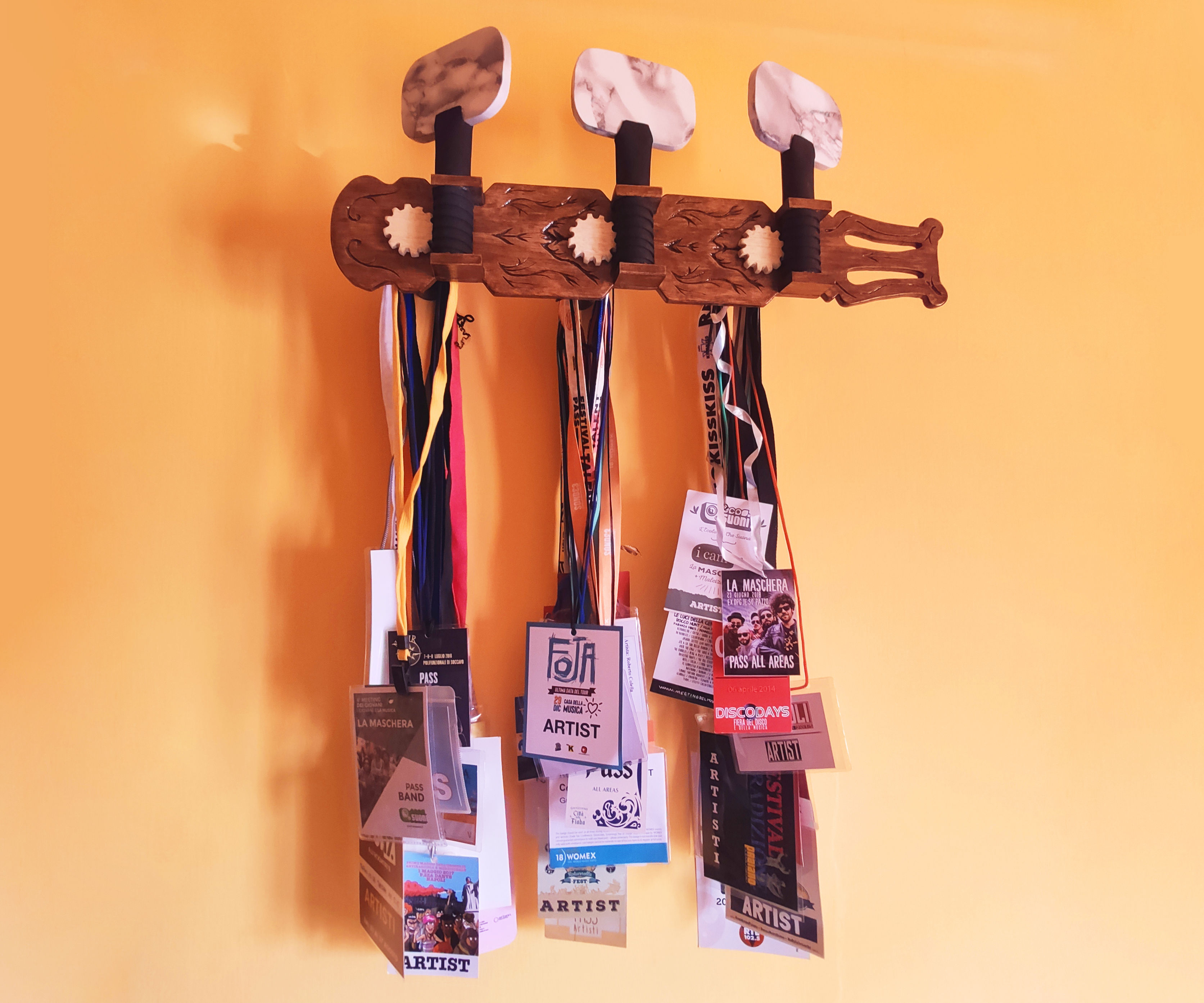 Classical Guitar Pegheads-shaped Display Rack/coathanger