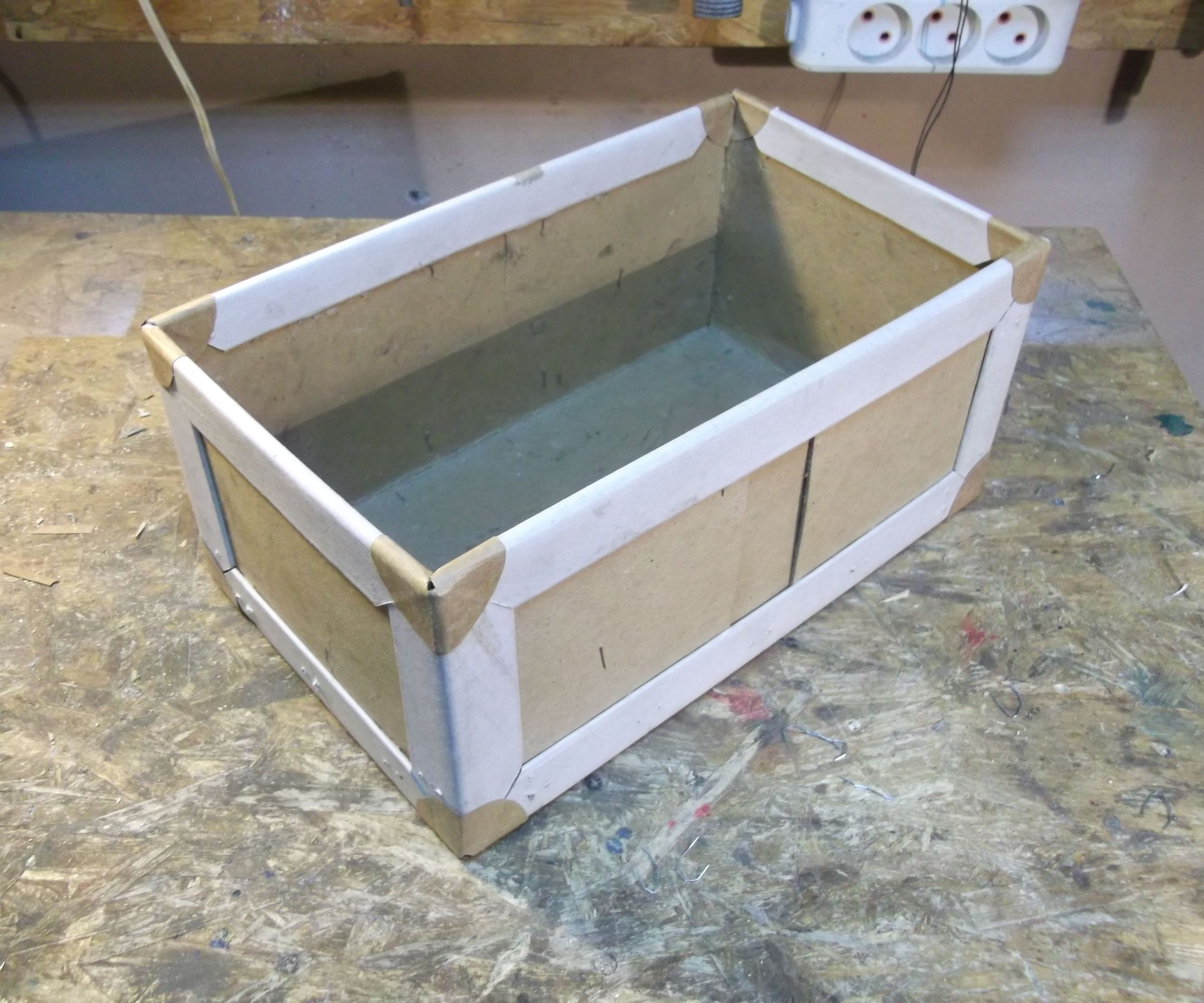 Fixing/Making/Reinforcing Boxes With Packaging Waste