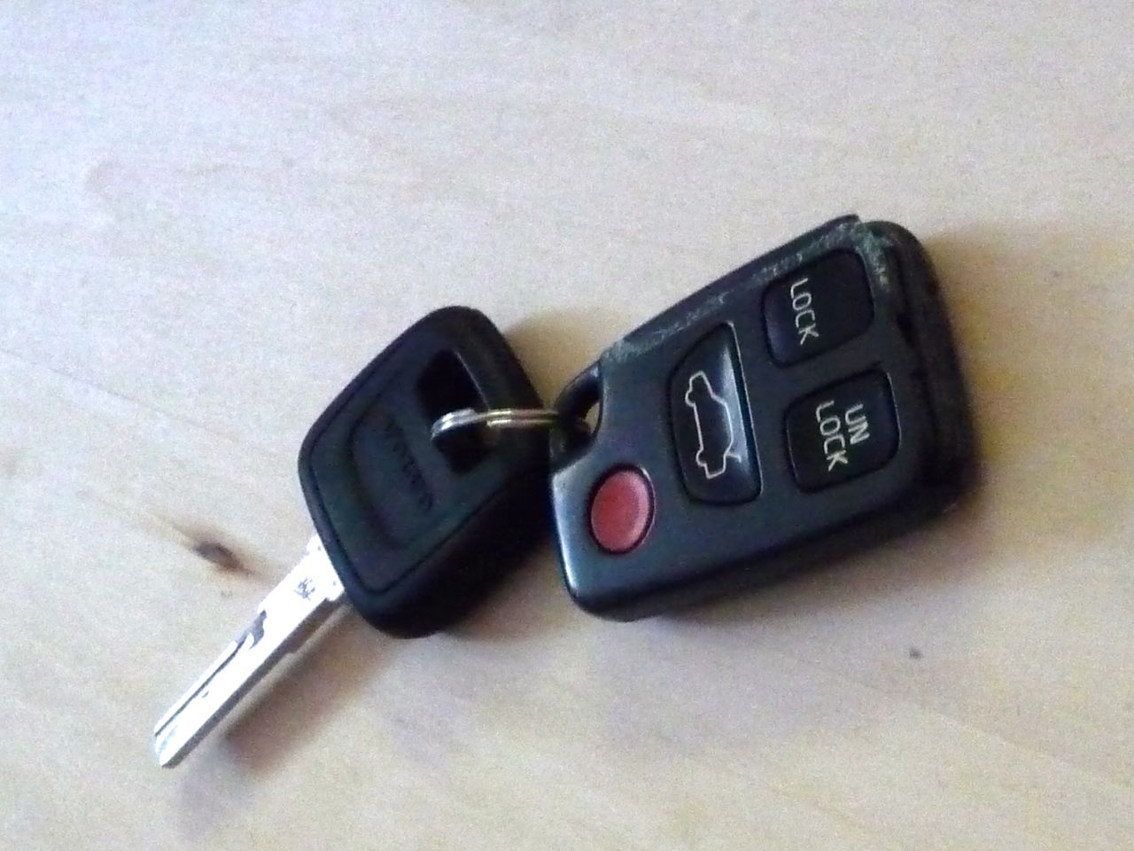 Repairing Car Remote Keyfob With Sugru