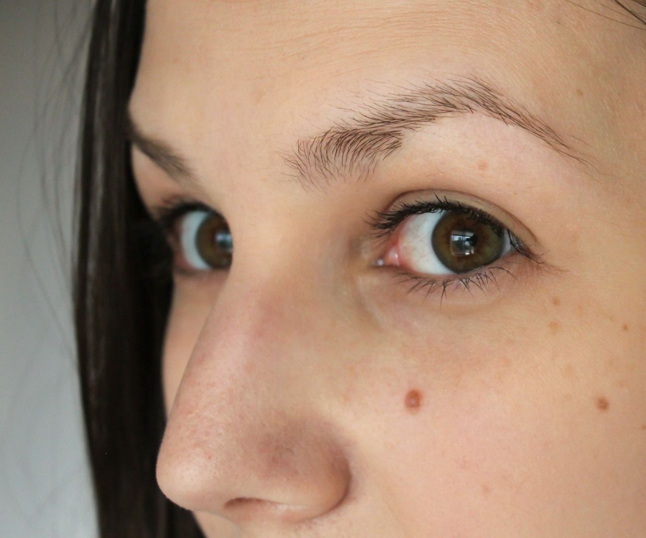 How to Trim Your Eyebrows