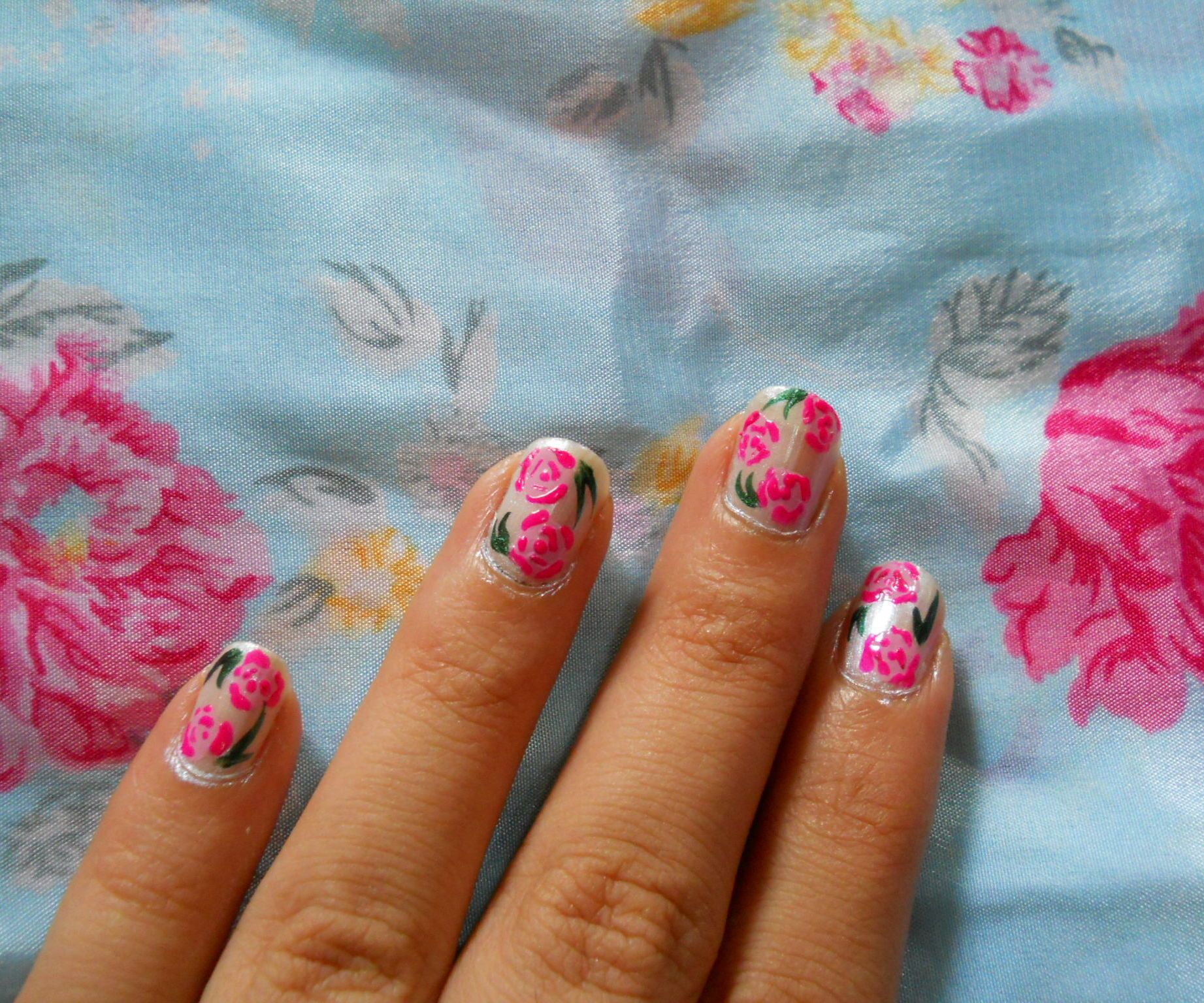 Simple Vintage Inspired Floral Nailart