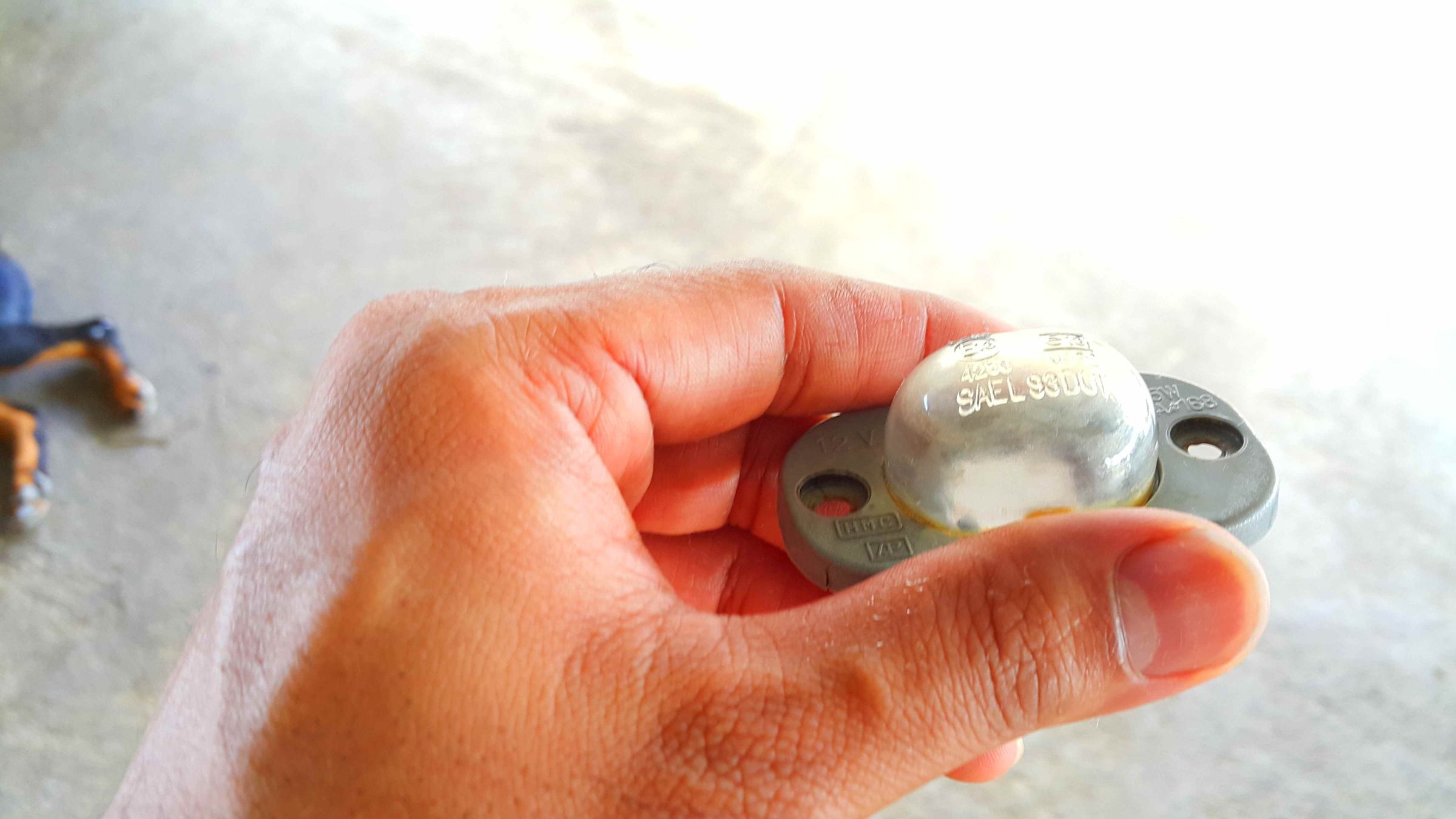 Cleaning License Plate Lamps. 4 Steps (with Pictures) Instructables