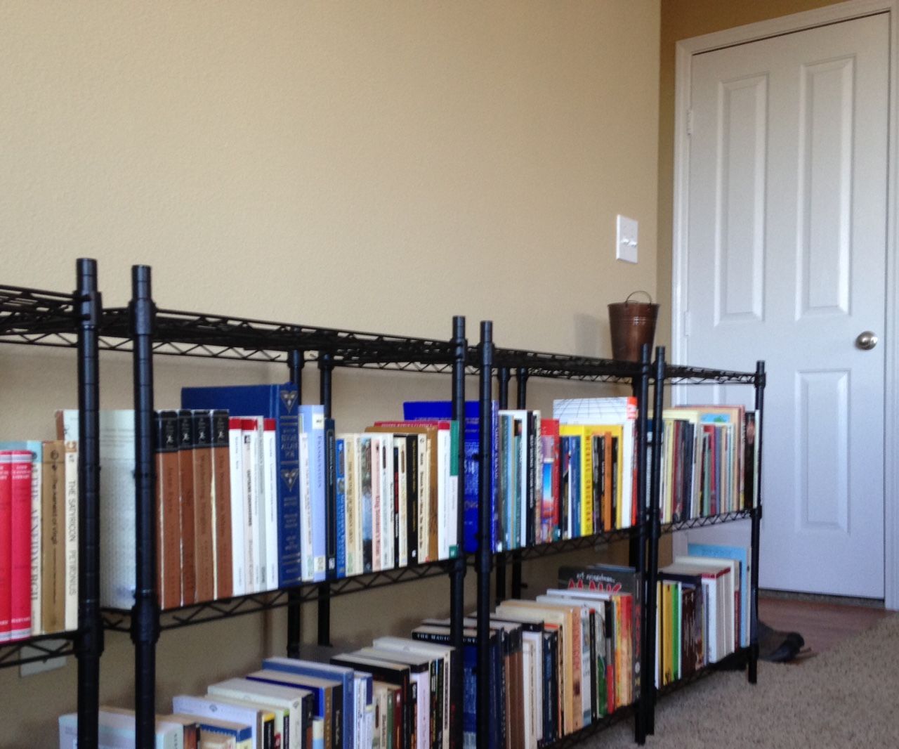 CHEAP DIY BOOKSHELF