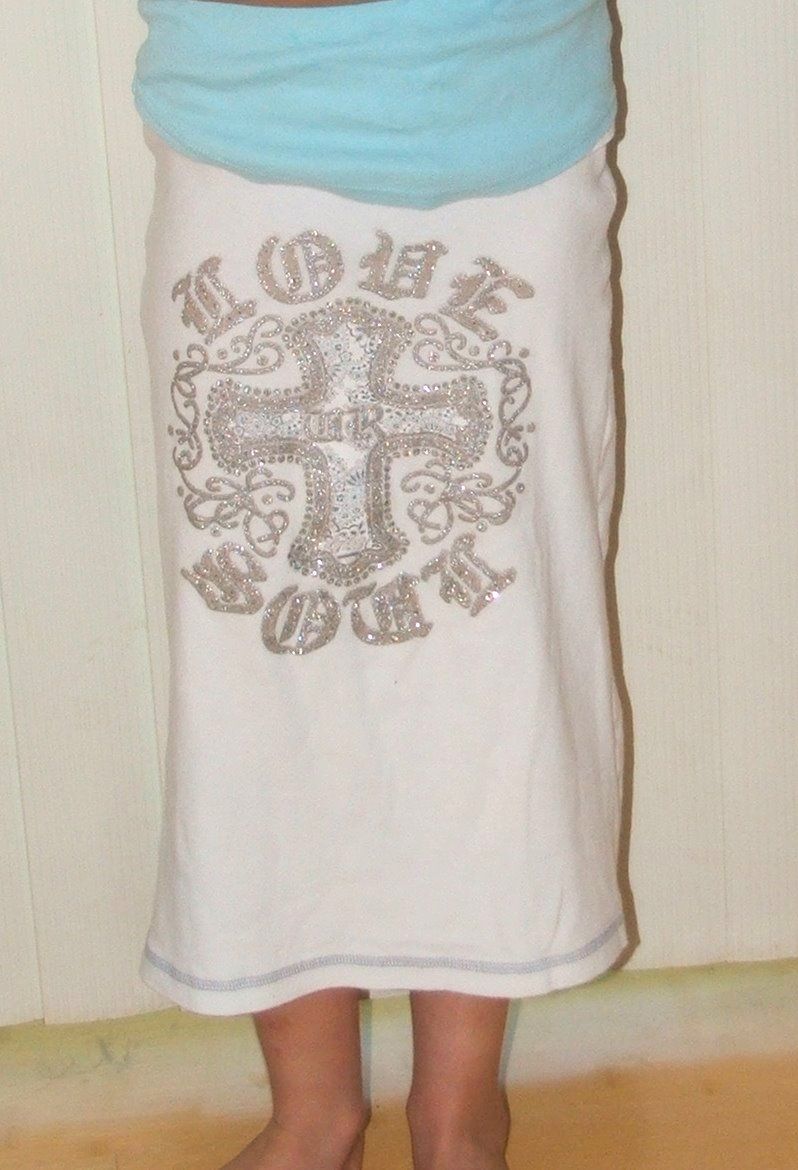 How to Turn a T-shirt into a Girl's Skirt