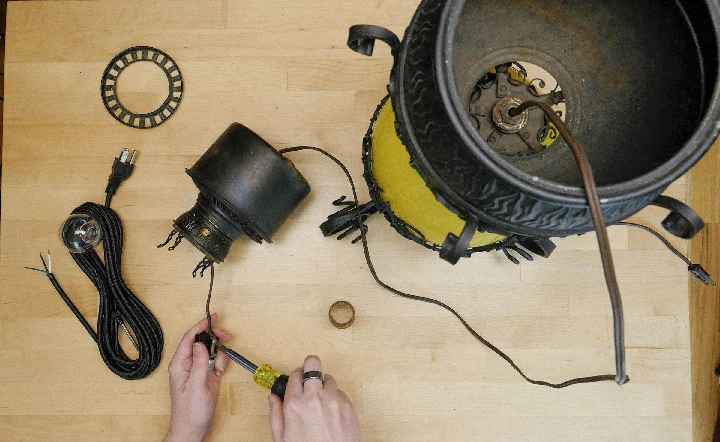 How to Rewire a Vintage Lamp : 5 Steps (with Pictures) - Instructables