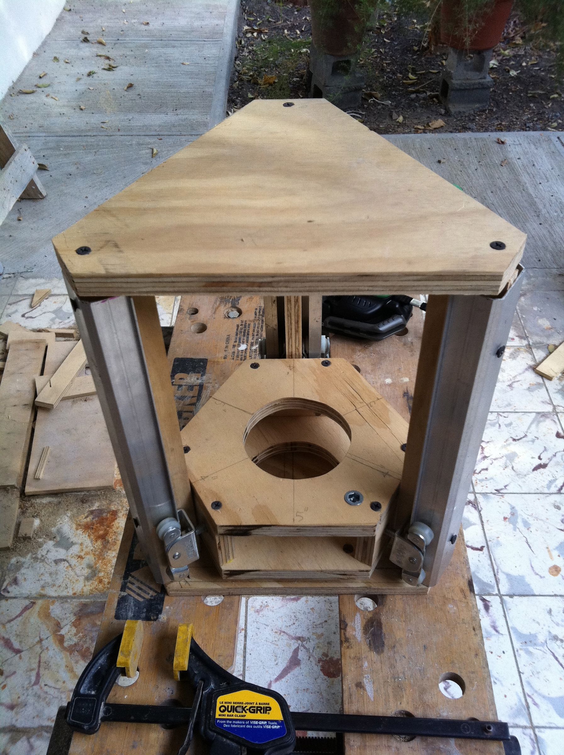 Make a Router Lift Out of Recycled Closet Door Rails. 12 Steps (with