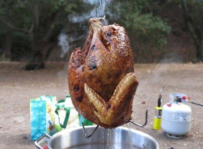how to put a turkey on the fryer stand 2