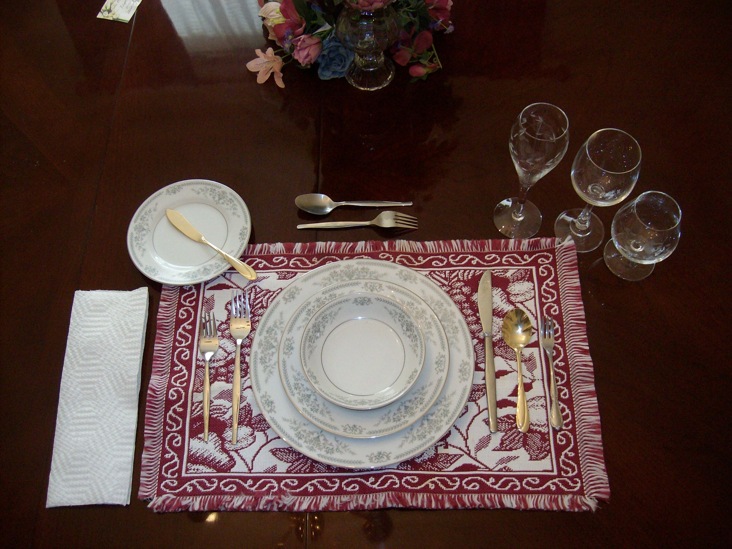 15 Steps on How to Create a Proper Formal Place Setting.