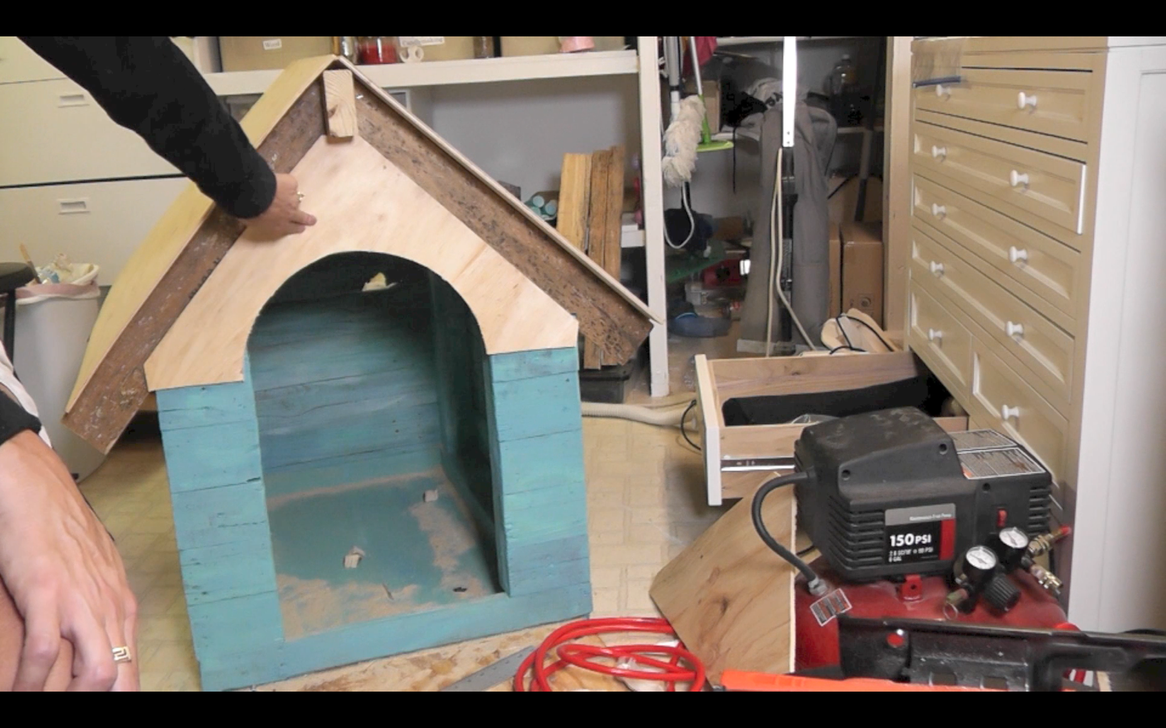 Doghouse Beach House DIY Using Recycled/Repurposed Materials 23