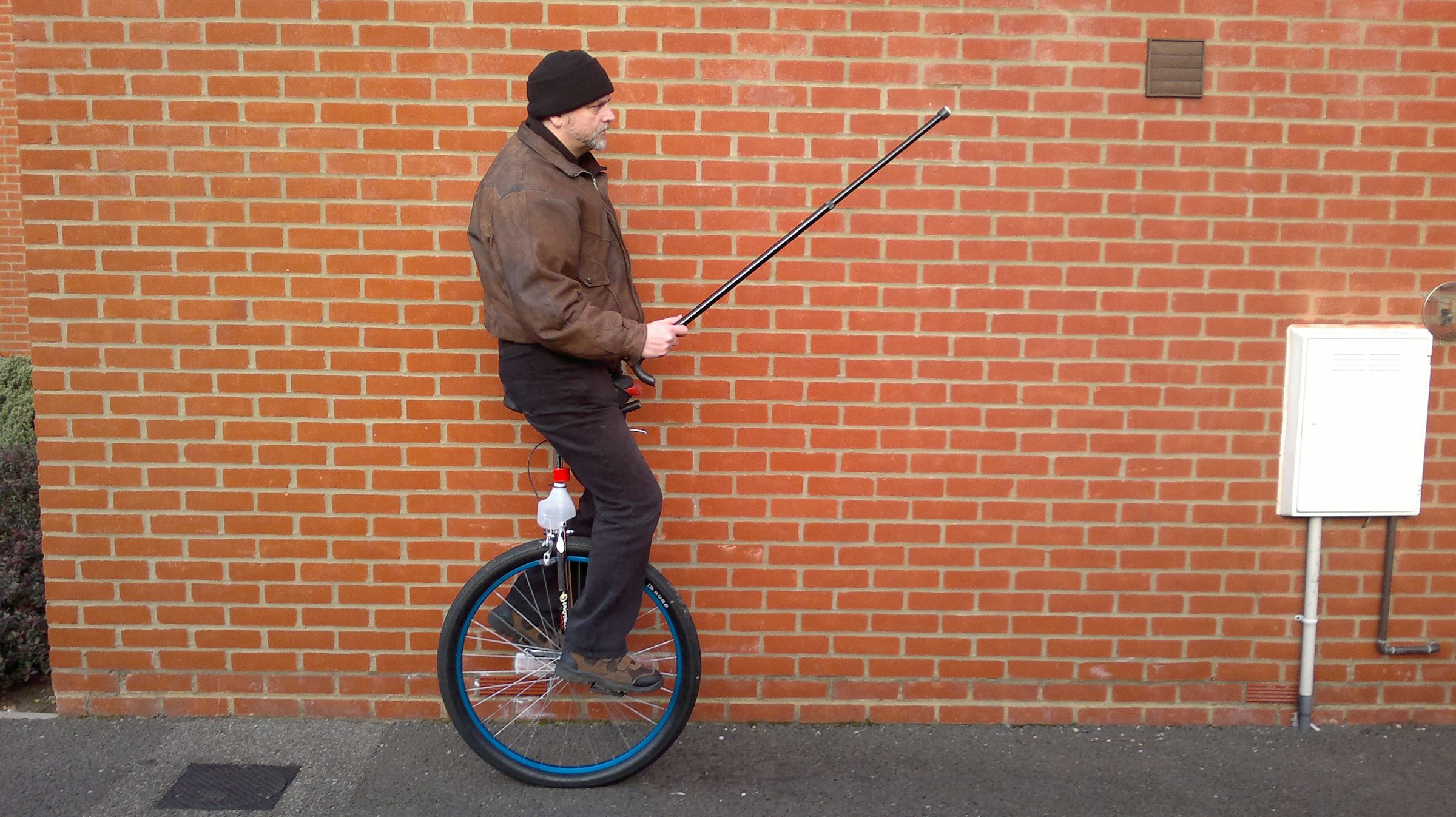 Unicycle Tips for the Beginner and Things Importante' 4 Steps (with