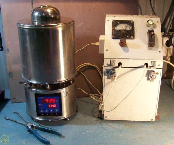 Electric melting crucible furnace