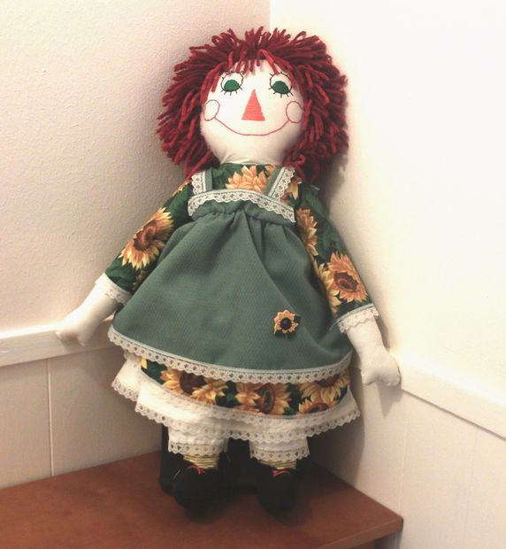 raggedy ann doll green dress They also have that undeniable charm and innocence that still appeals to kids today Vintage Playskool 1988 Raggedy Ann