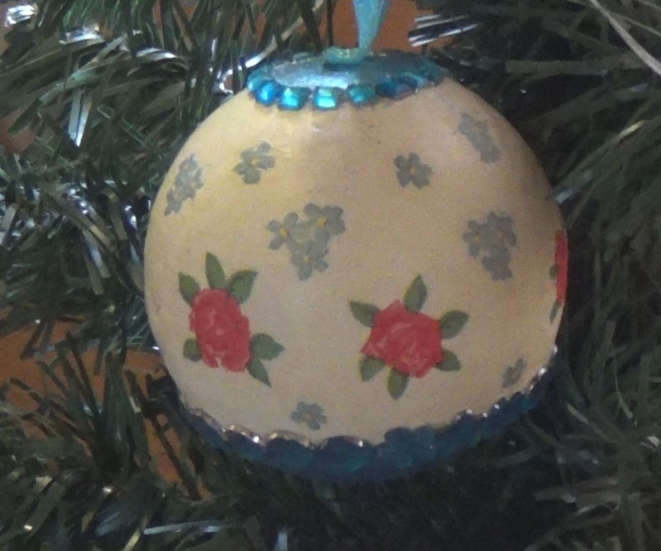 DIY-Christmas Styrofoam Balls (decoupage)/Χριστουγεννιάτικες Μπάλες (ντεκουπάζ)