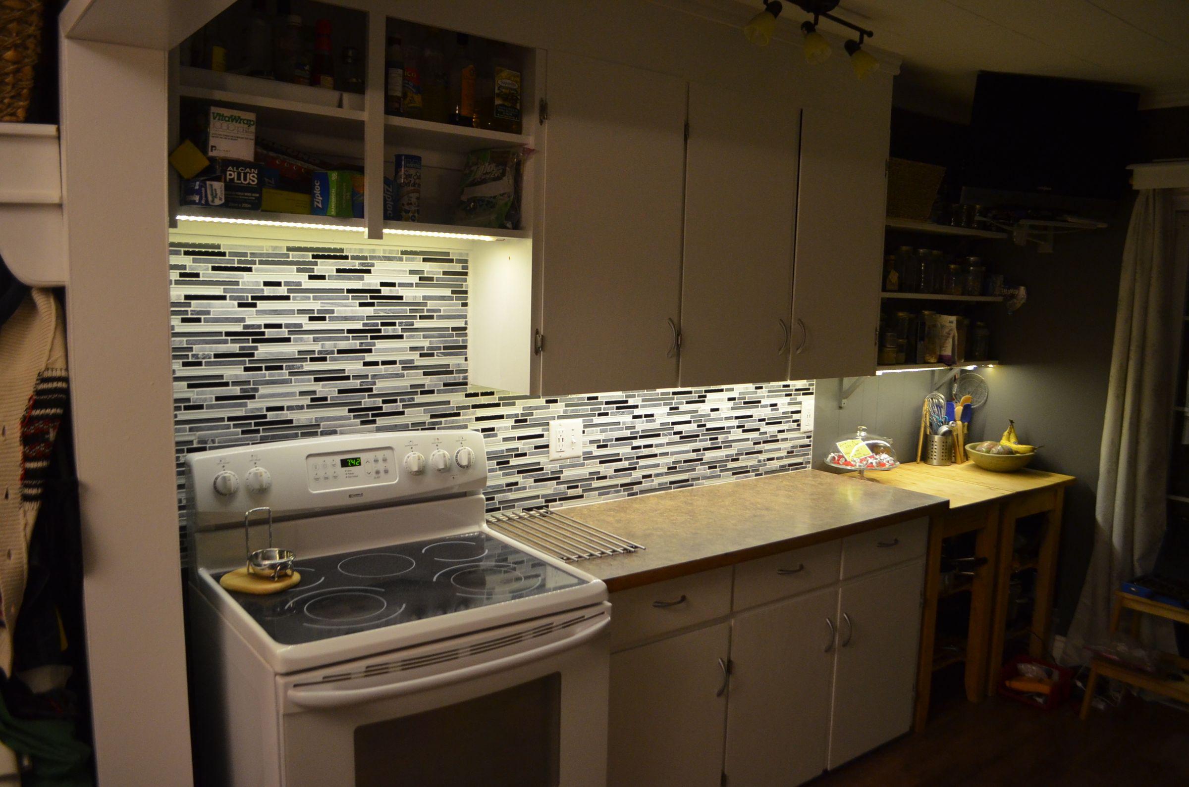 LED Tape Under Lighting No Soldering! 9 Steps (with