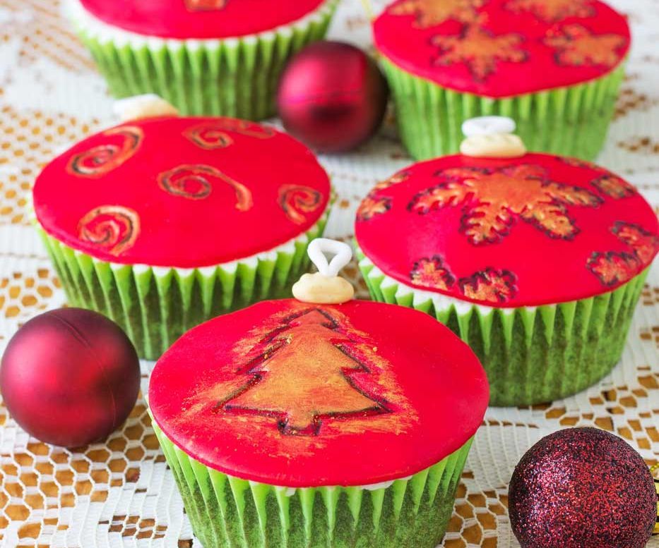  How to Make Christmas Cupcake Baubles (Tutorial)
