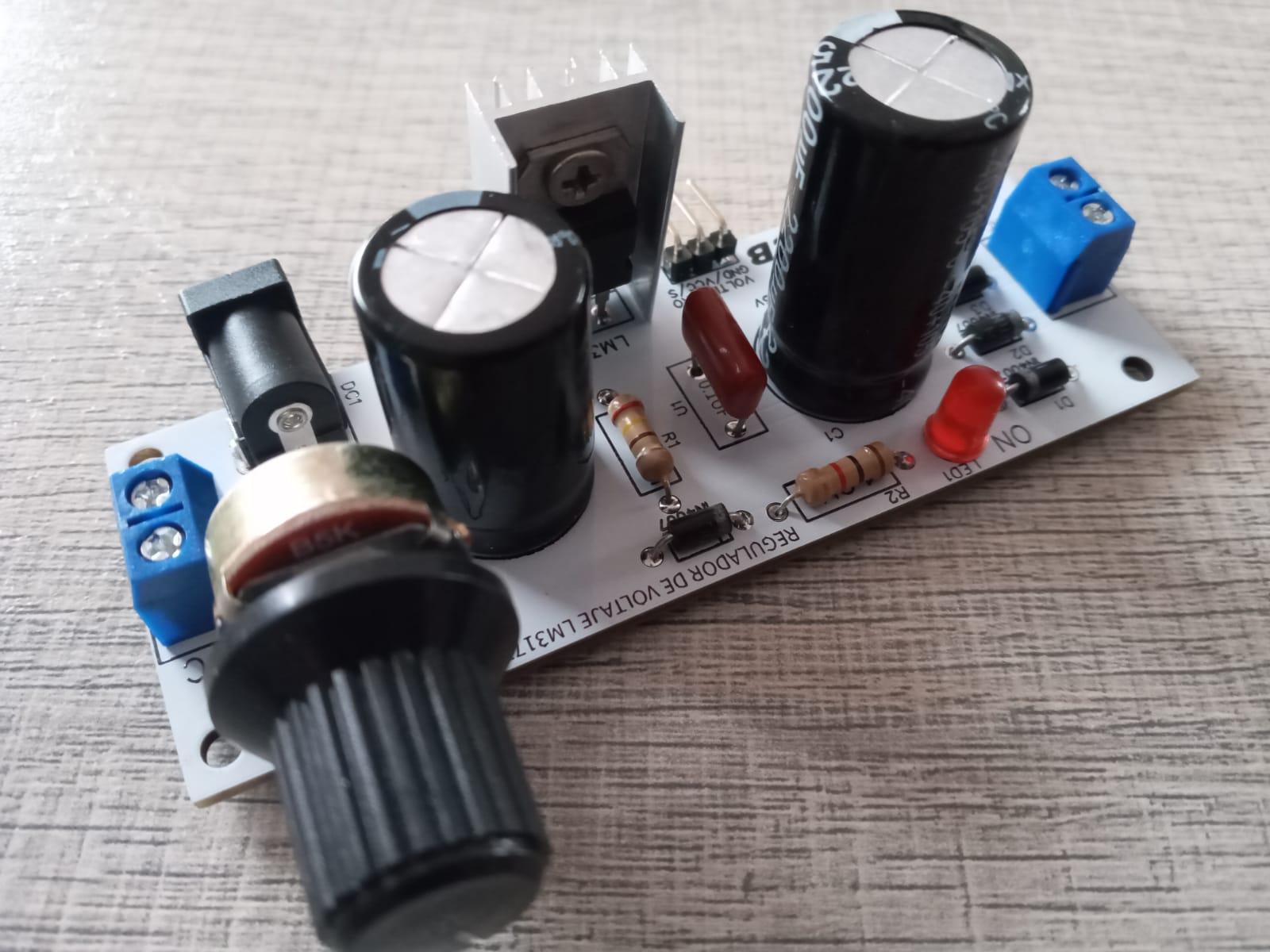 FUENTE DE ALIMENTACION VARIABLE 1.5V - 15V 1A