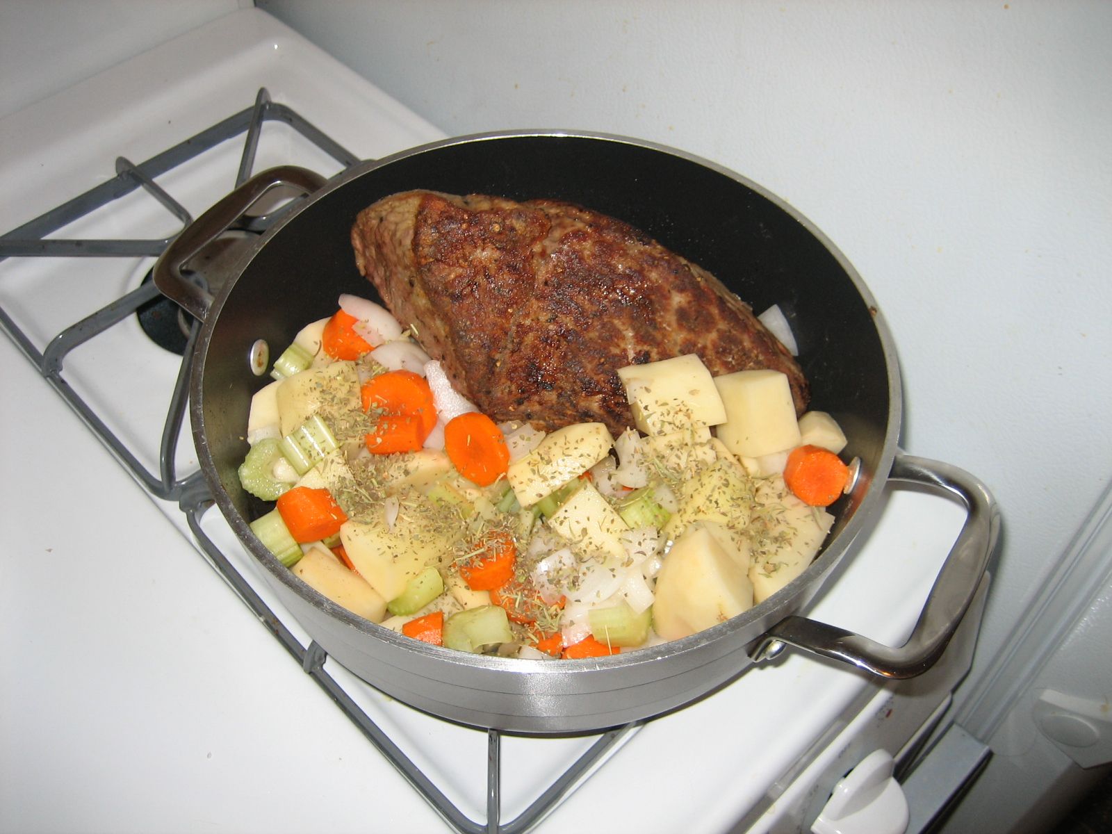 How to Make My Favorite Garlic Studded Pot Roast! 7 Steps (with