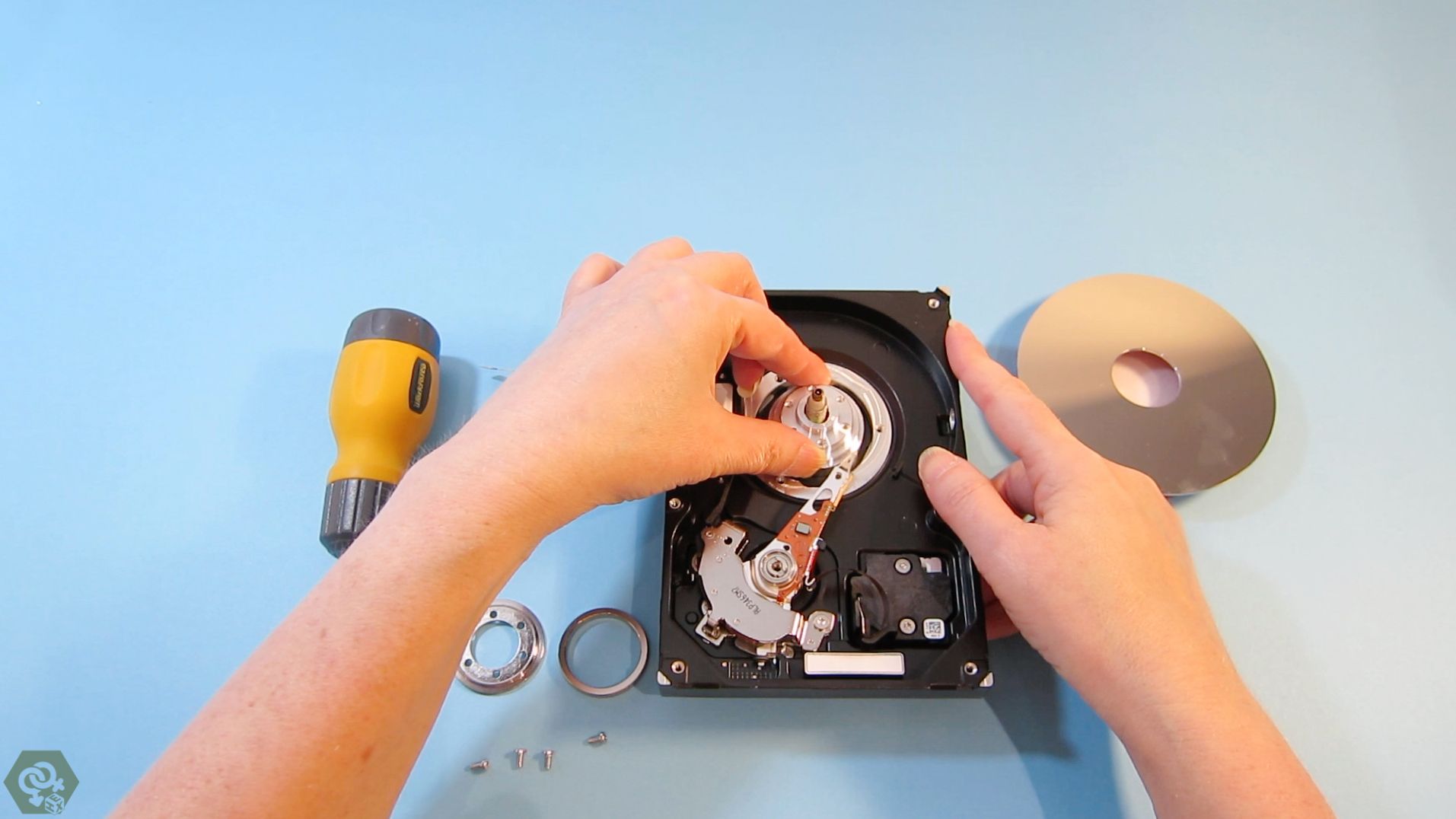 Upcycle a Hard Drive Into a Clock 19 Steps (with Pictures