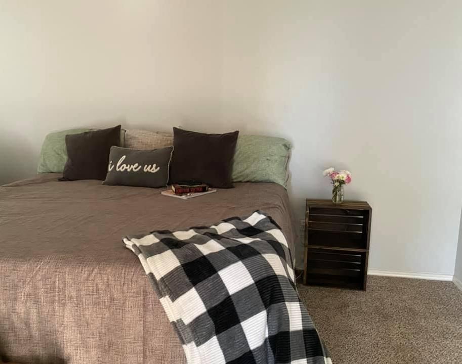 How to Build a Farmhouse Rustic Nightstand