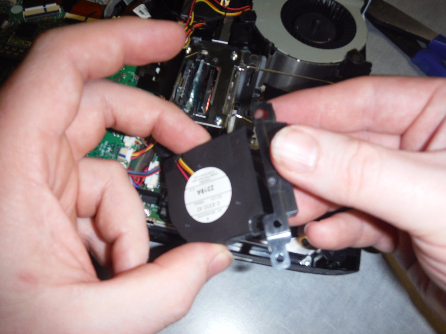 Epson 1770W LCD Projector Overheating? Repair It! 8 Steps (with