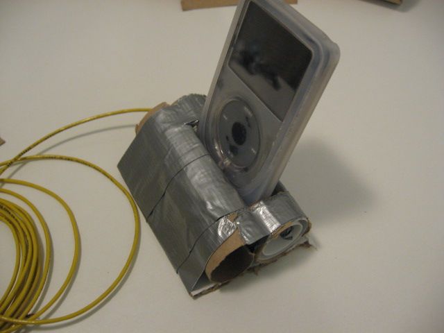 Boost the Reception of Your IPod's ITrip With This Awesome Dock!