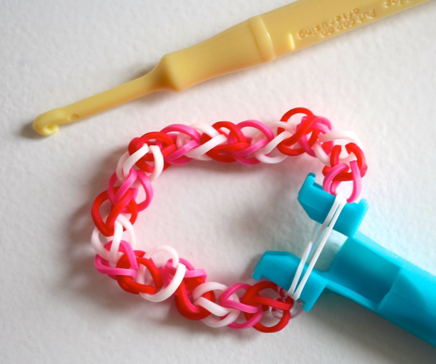 How to Use the Mini Rainbow Loom : 5 Steps (with Pictures) - Instructables