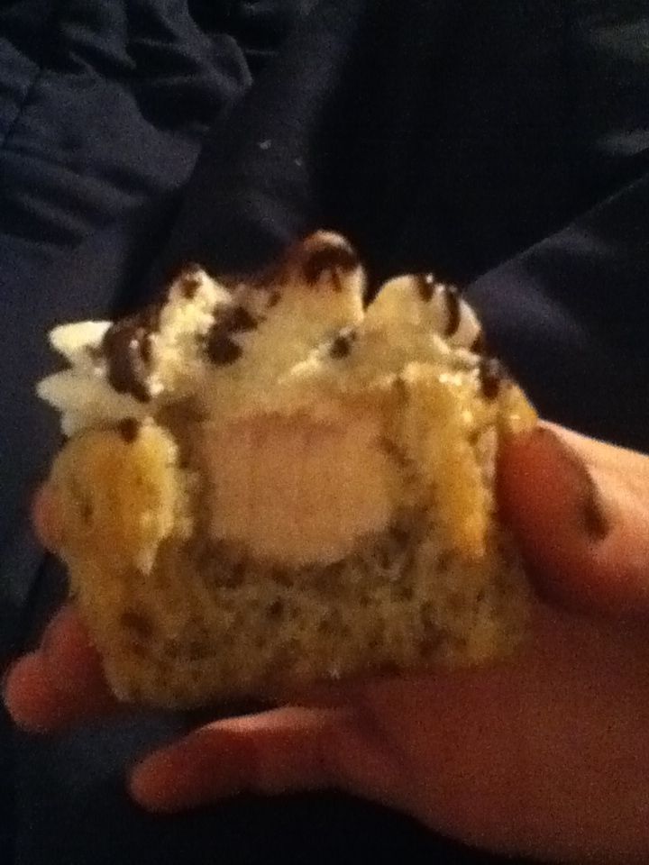 (VEGAN) BANANA SPLIT CUPCAKES!!!! Two Ways!