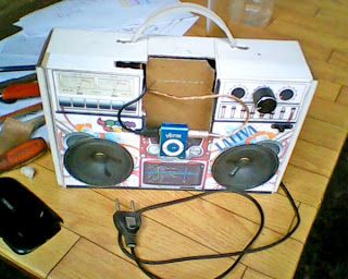 My Cardboad Stereo Speaker for MP3 player and My Cellphone