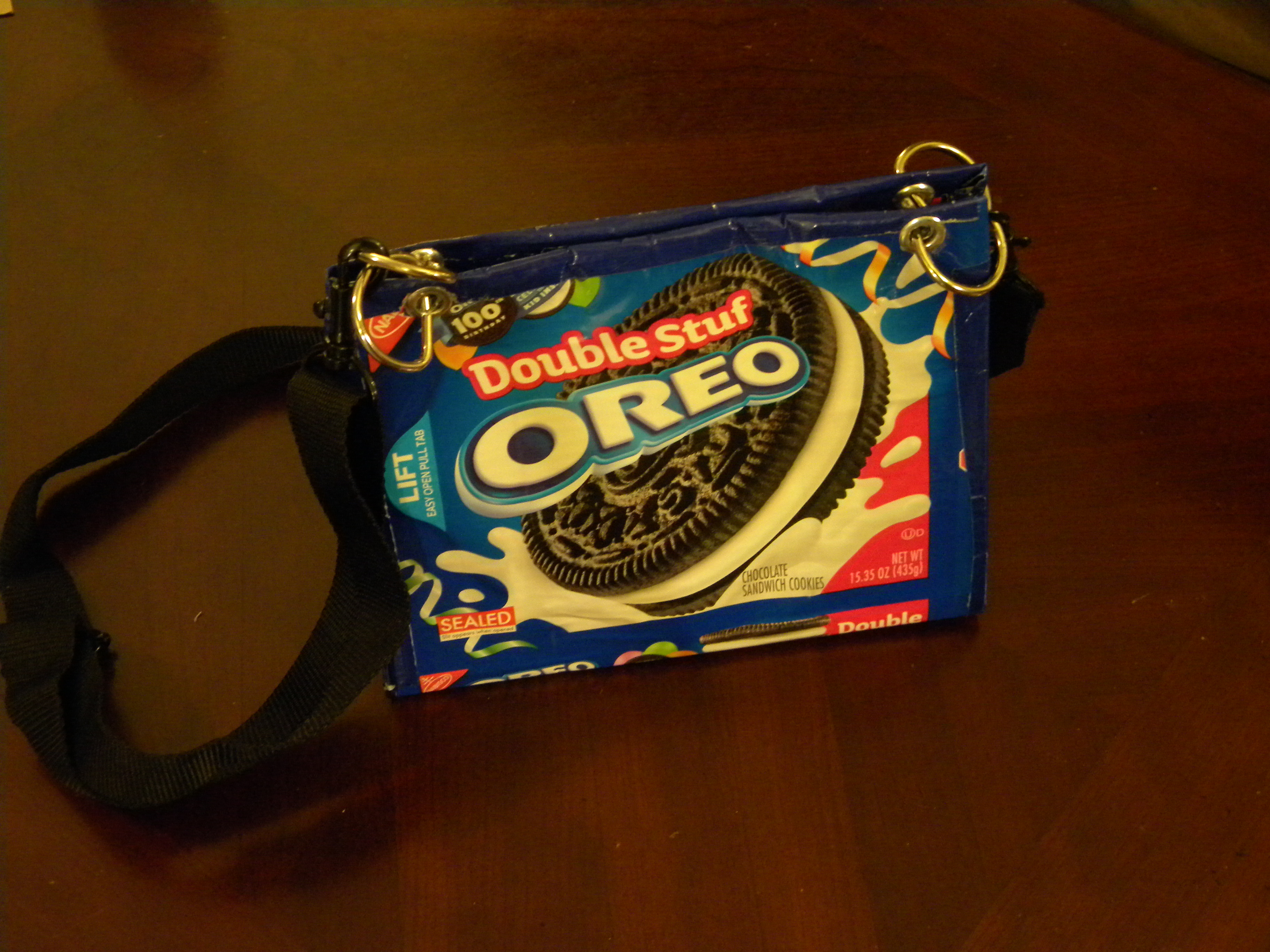 Oreo Purse With Duct Tape (Upcycle) : 7 Steps - Instructables