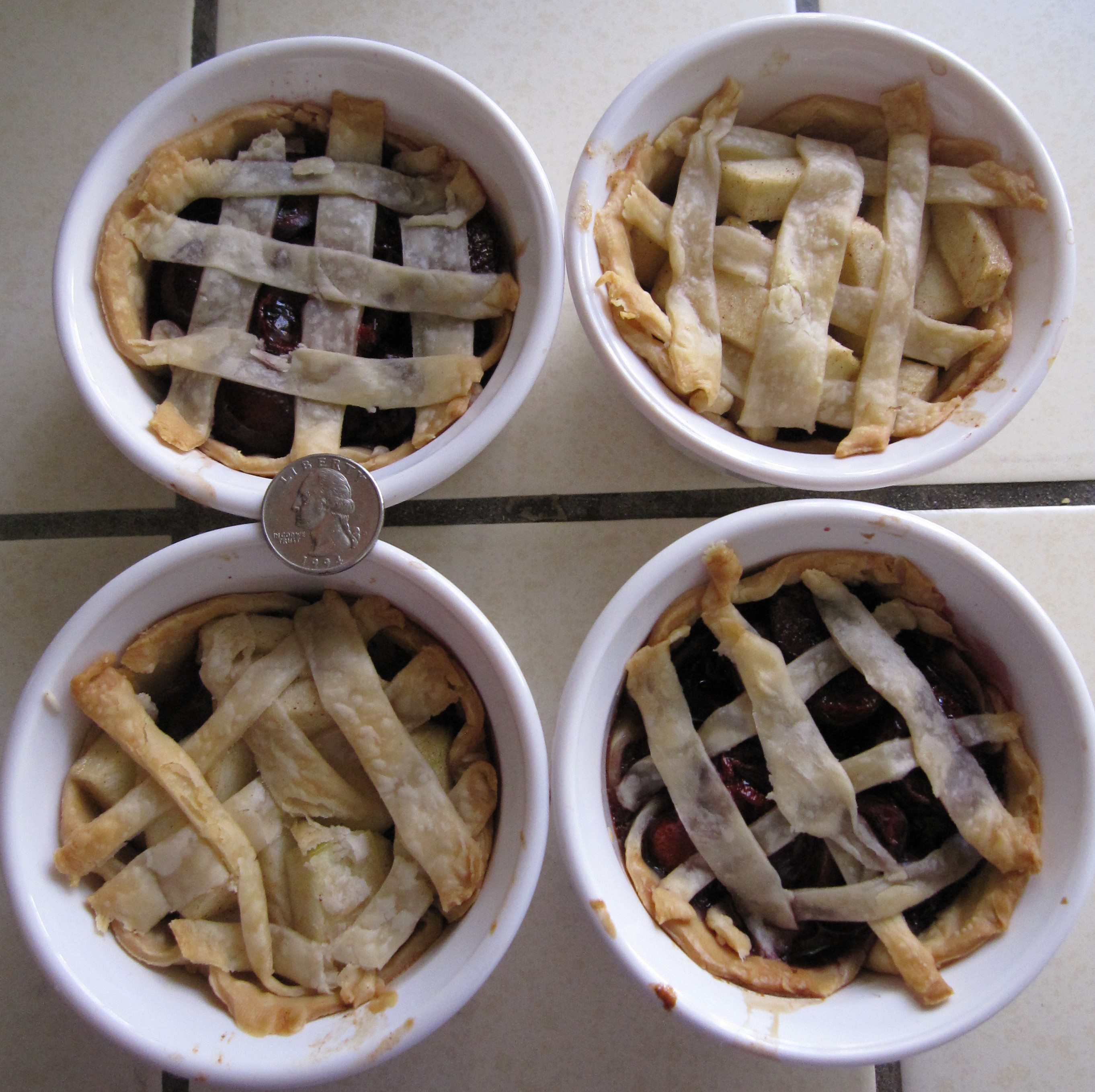 Cute Mini Pies: Apple and Cherry