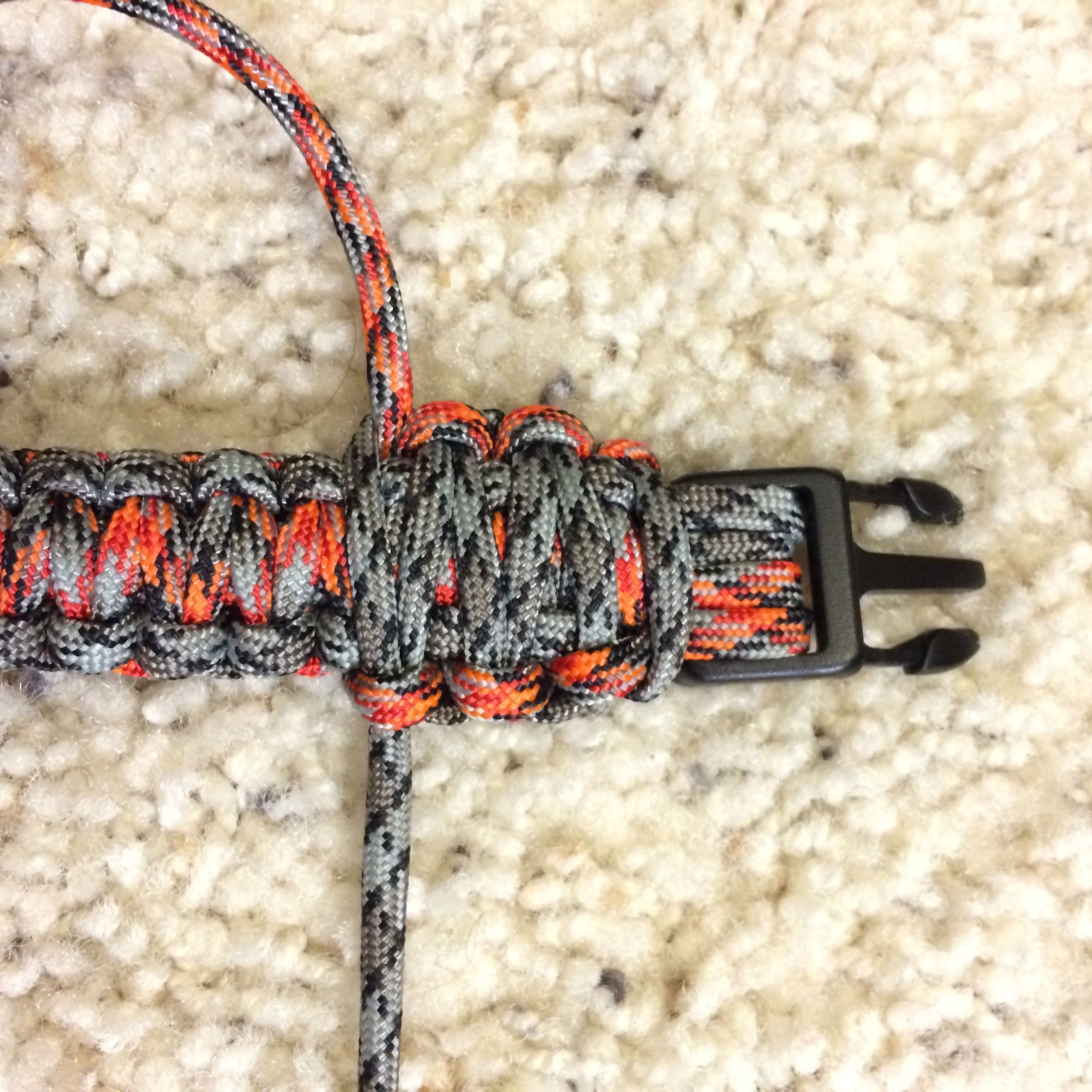 How To Make A Survival Bracelet 8 Steps Instructables