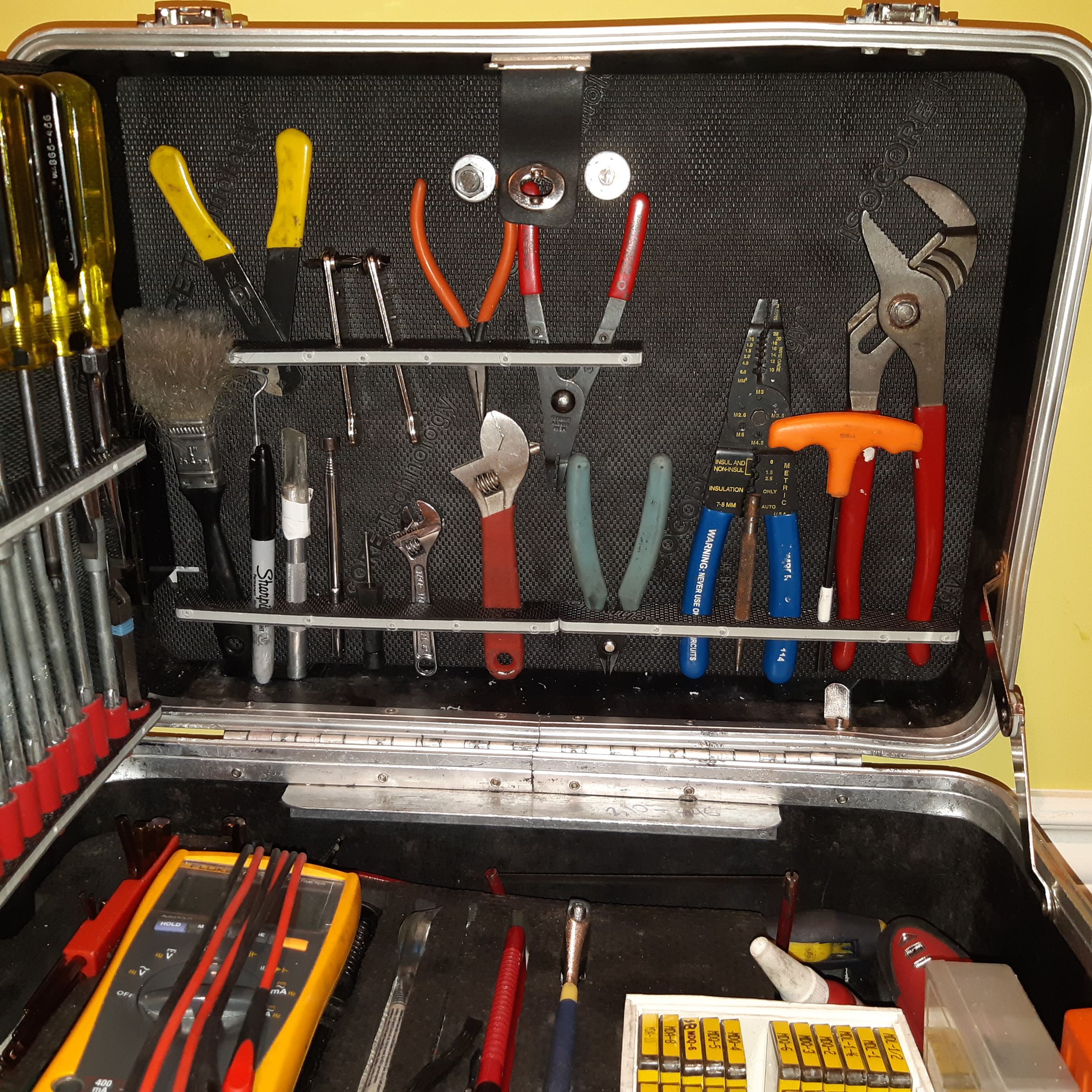 Screwdriver and Plier Tool Holder Pockets Cut on CNC 4 Steps (with