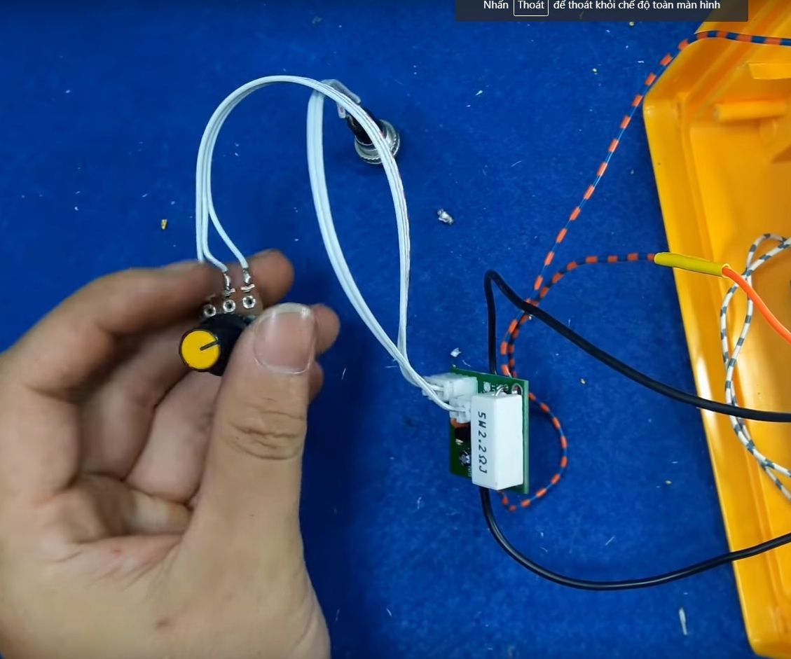 Recuse a 20W Portable Rechargeable Cordless LED Work Light by Attiny13a 3S Li Ion Battery