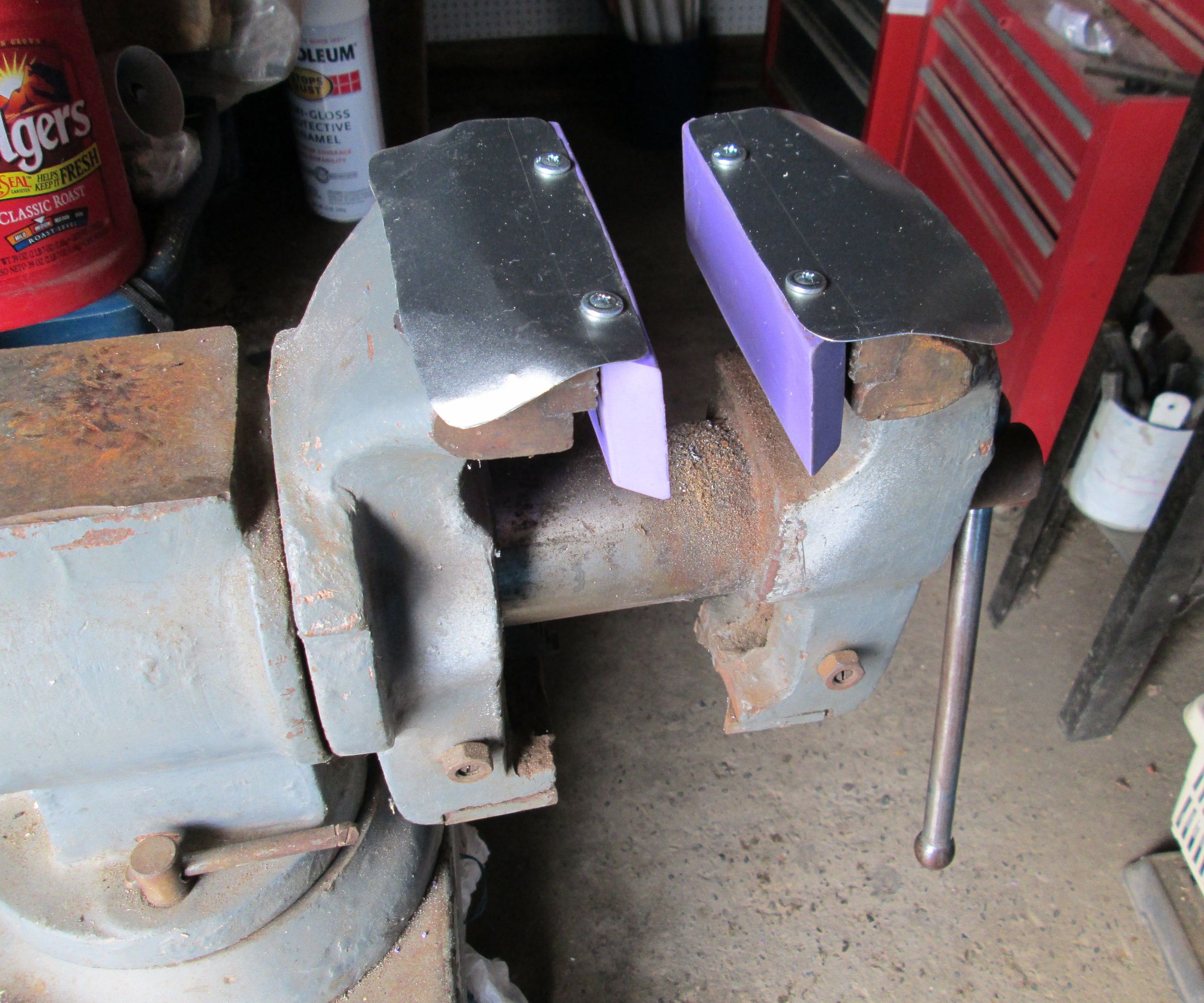 Magnetic Rubber Jaws for a Vise