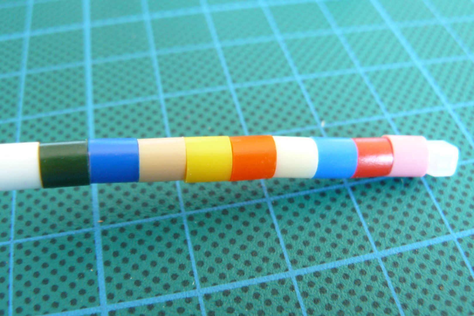 ZIp Ties and Perler Beads Necklace 5 Steps (with Pictures