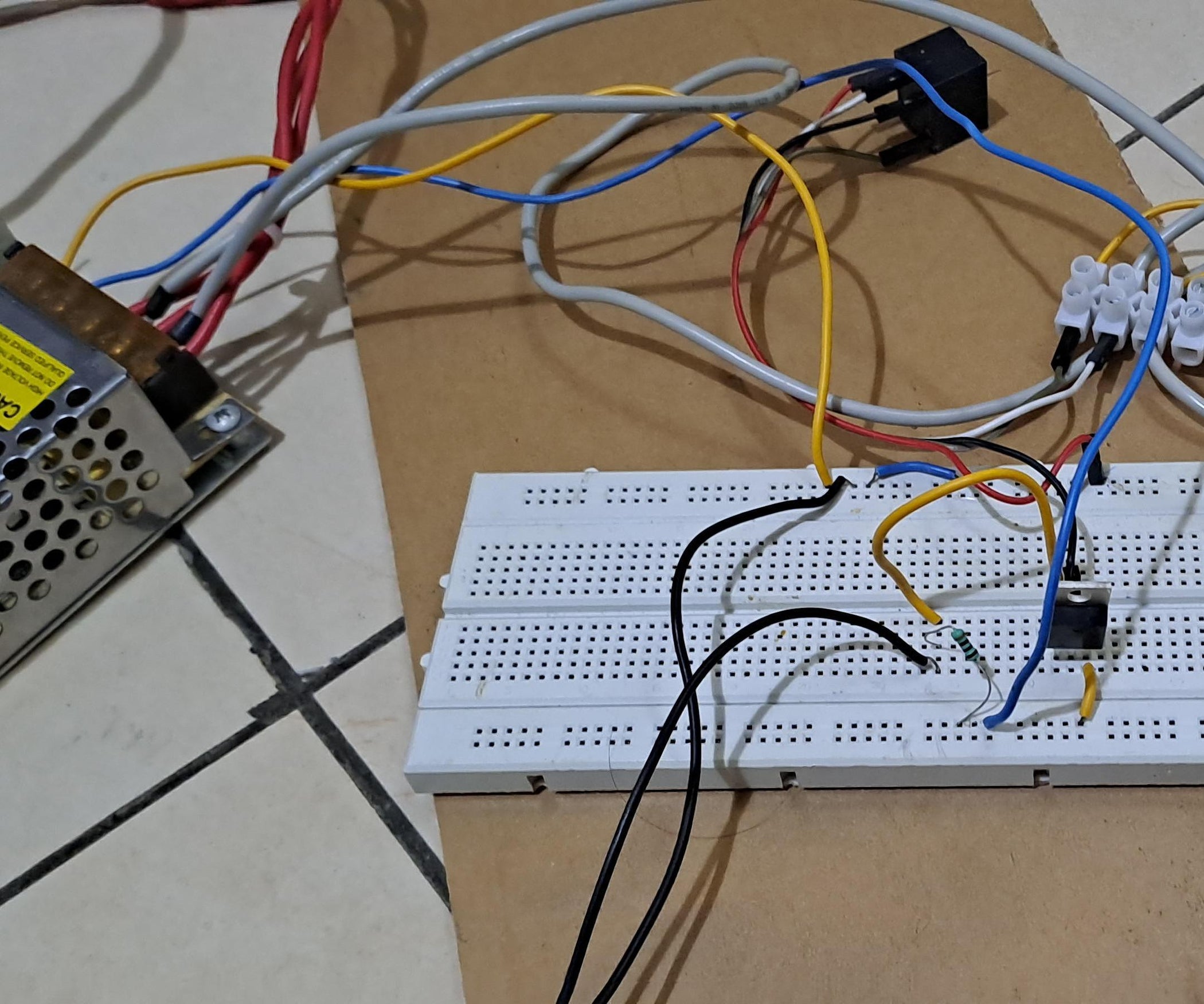 Simple Circuit With One Mosfet to Control Lamp Using Proximity Switch