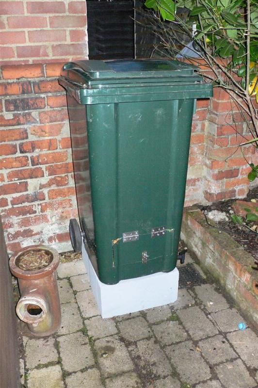 Make a Compost Bin From a Wheelie Bin