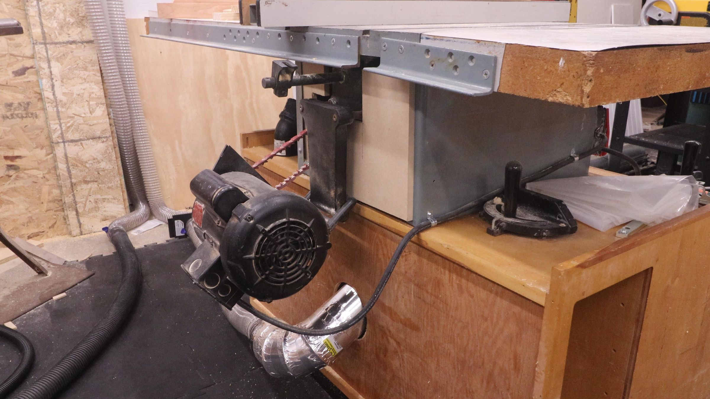 Adding Dust Collection to a Contractor's Table Saw 10 Steps