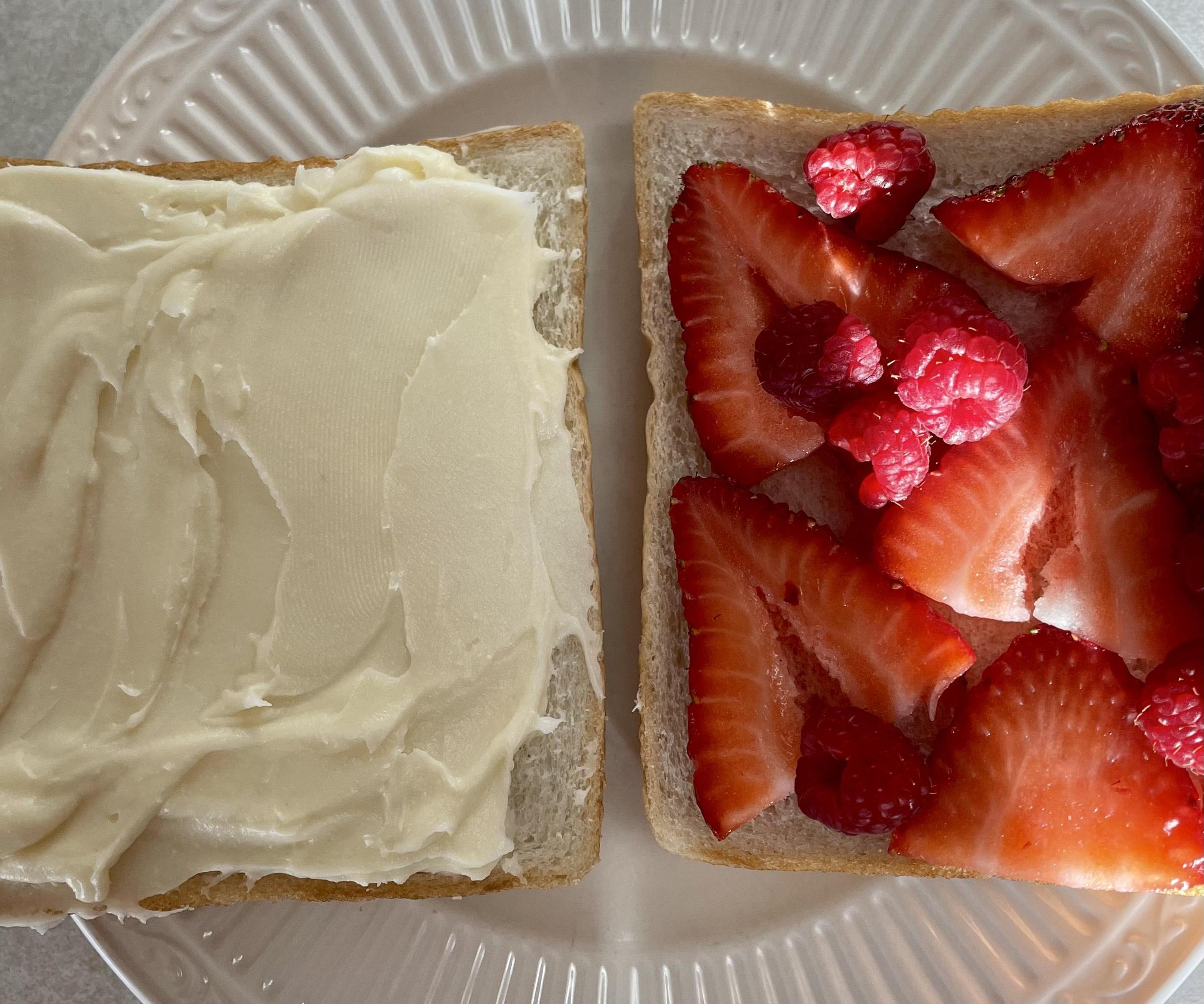 Fruit & Cheesecake Spread Sandwich