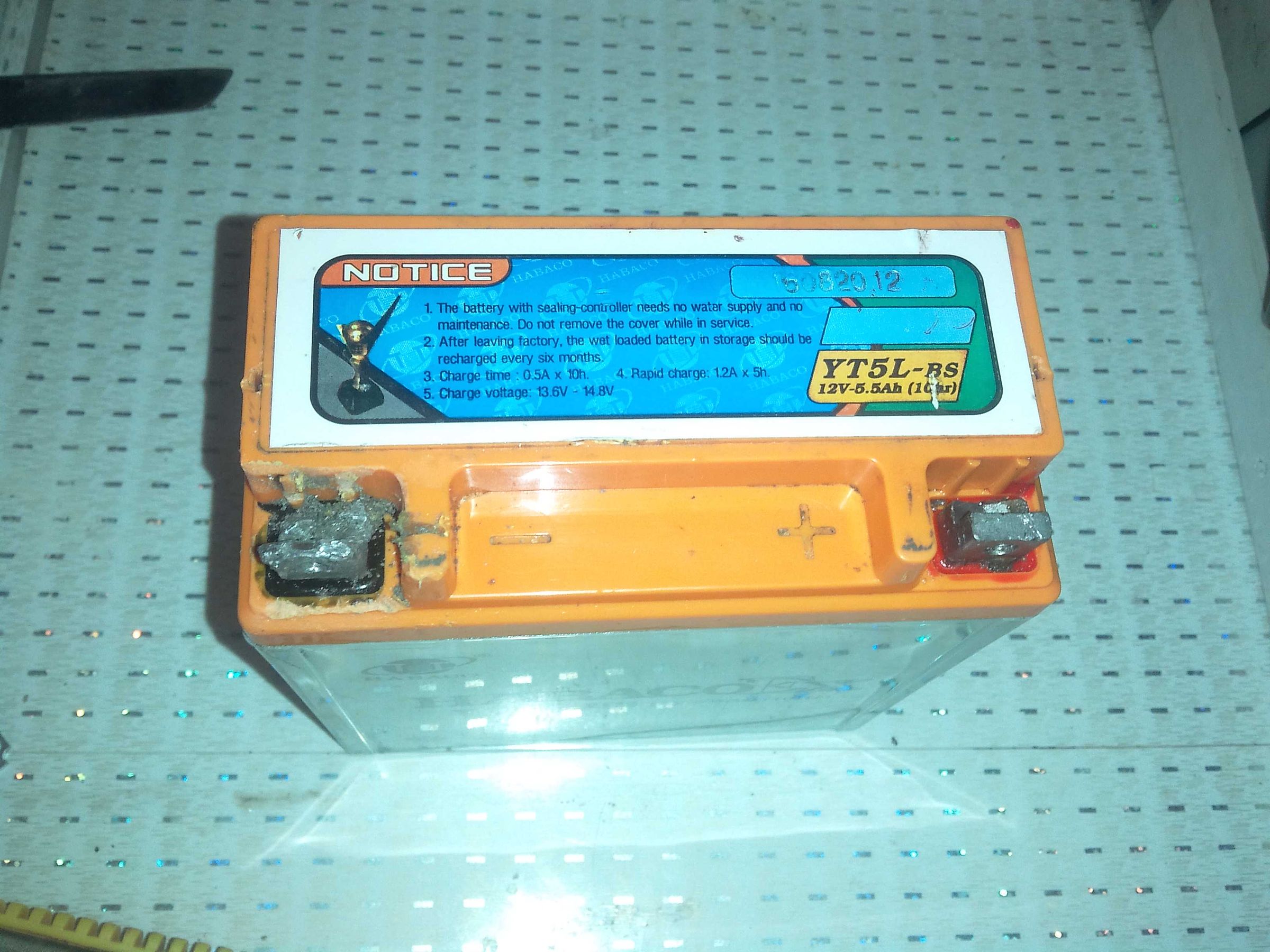 Turn Old, Dead Battery Into New Emergency Light and Even More 5 Steps