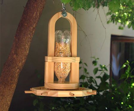 UNIQUE BIRD FEEDER