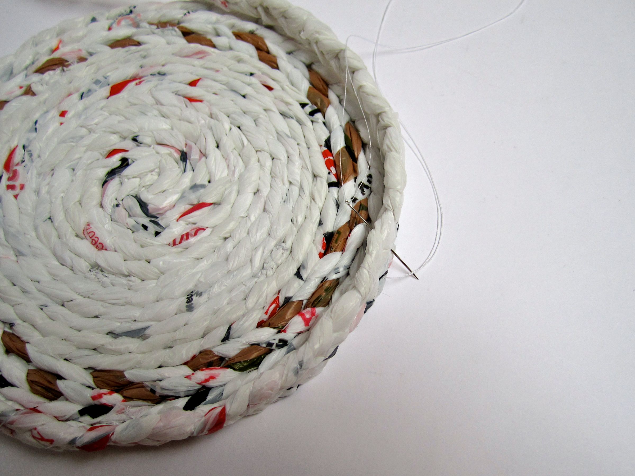 Make a Basket Out of Plastic Bags 11 Steps (with Pictures