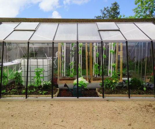 A Connected Greenhouse for Easy and Productive Gardening