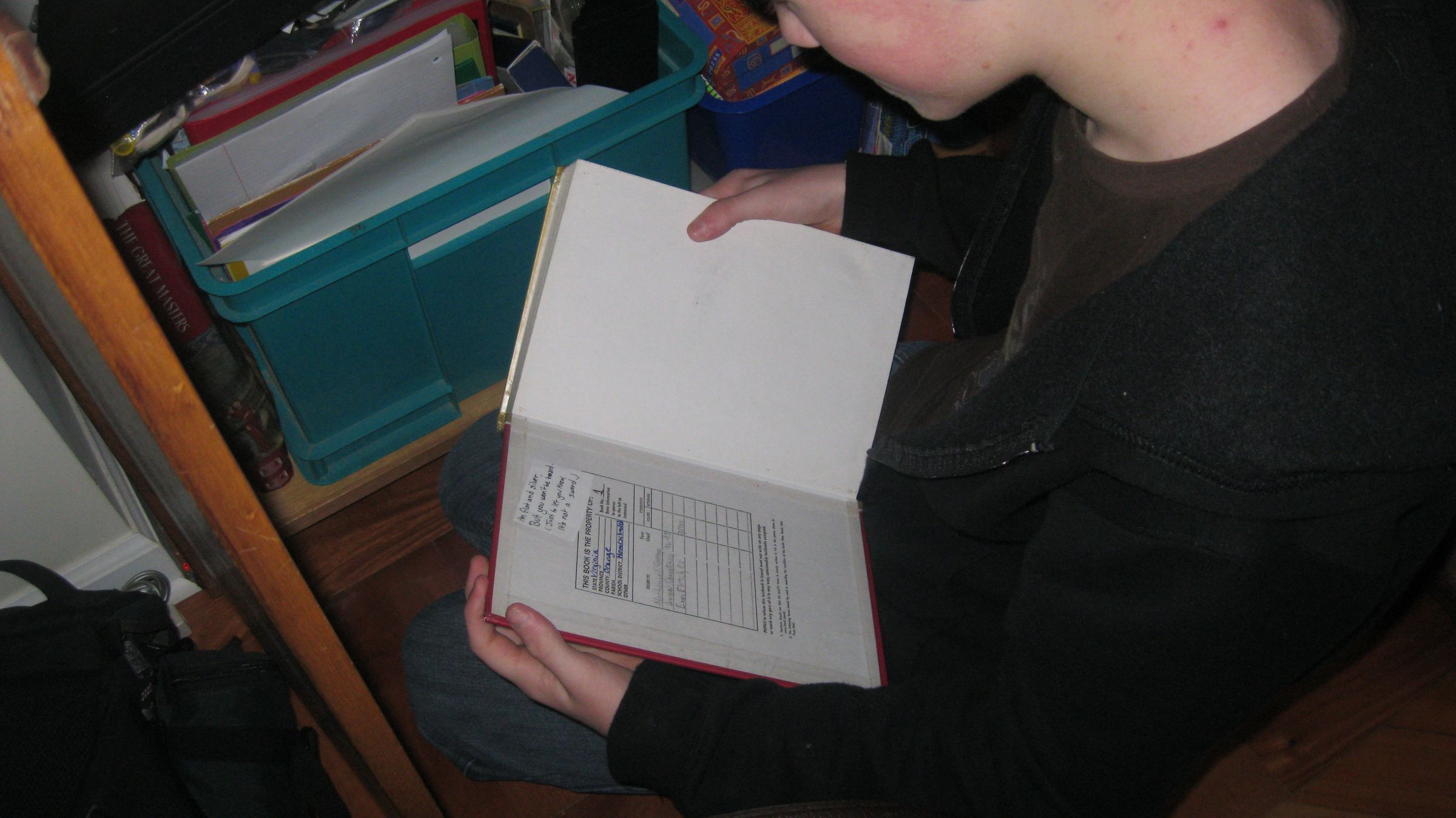 How to (Successfully) Hide a Gift! 7 Steps (with Pictures