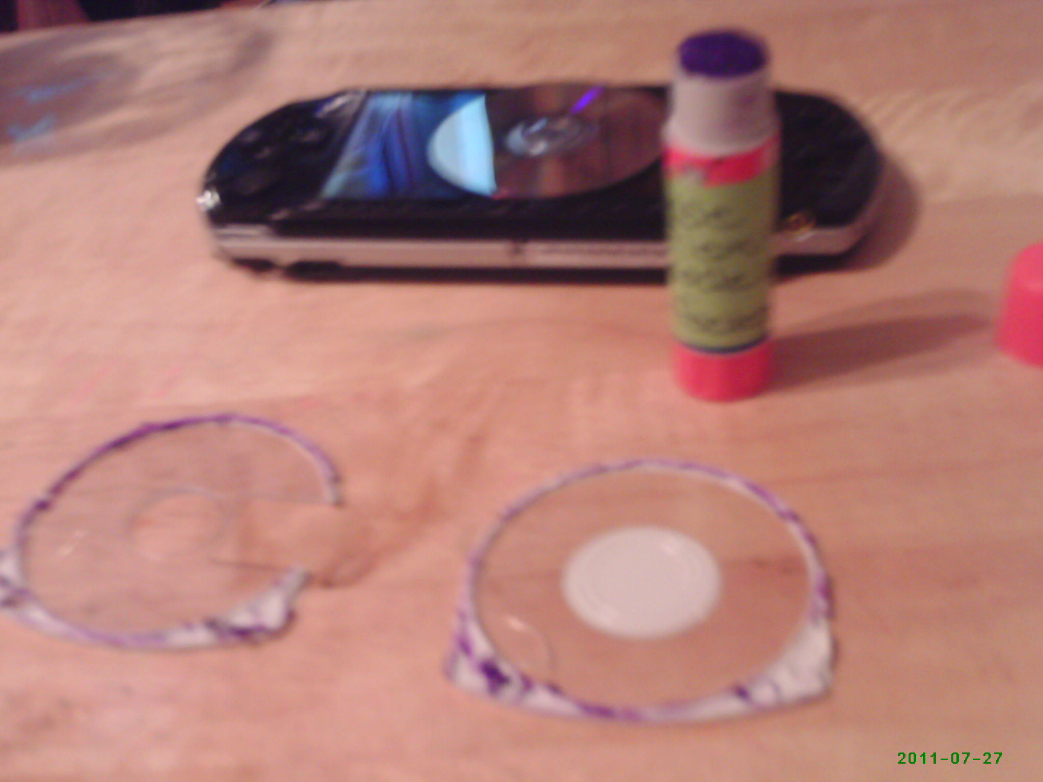How to Fix a Broken Umd Disk for Psp Game System. 5 Steps Instructables