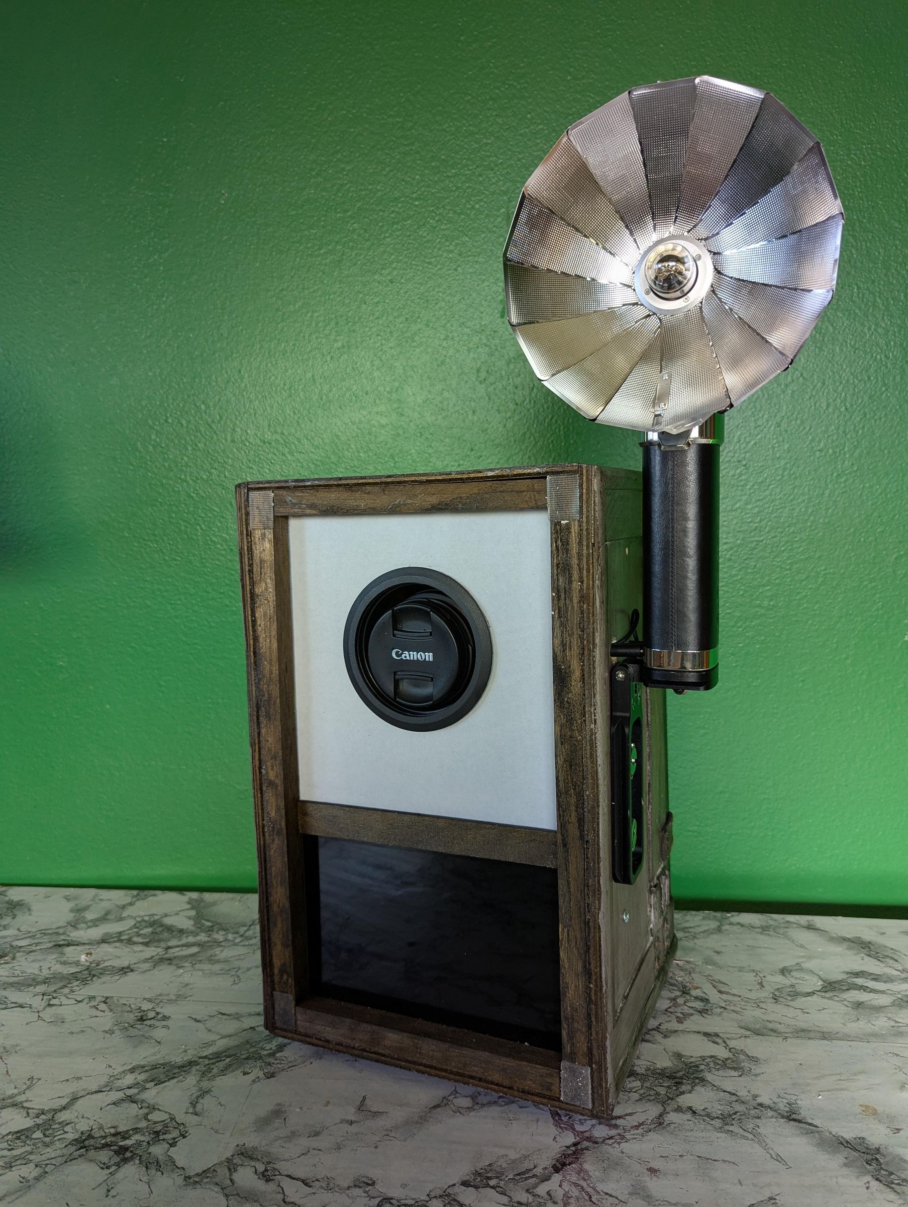 Compact DSLR Photobooth