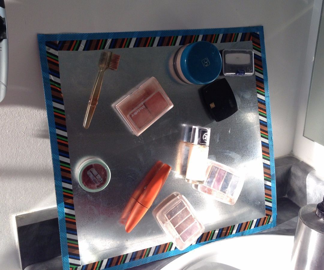 Magnetic Make-Up Organizer
