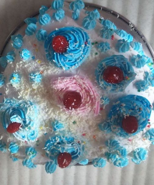 White Lily...(eggless Homemade Cake)